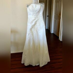 Sally USA New Wedding Gown Size Small